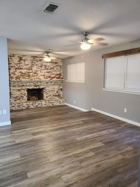 Living - 101 Blaylock St, Crestview, FL 32539 photo 1 of 1