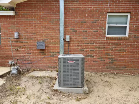 Exterior - 101 Blaylock St, Crestview, FL 32539 photo 4 of 4