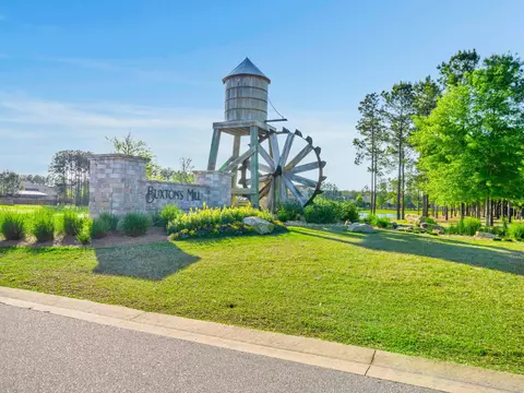 View/Area - 355 Mill Pond Cv, Freeport, FL 32439 photo 4 of 8
