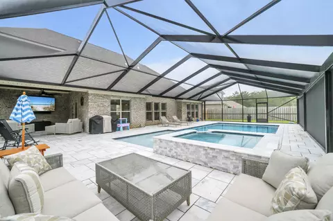 355 Mill Pond Cv, Freeport, FL 32439
