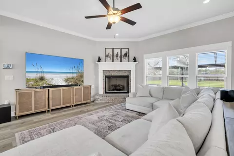 Living - 355 Mill Pond Cv, Freeport, FL 32439 photo 2 of 2