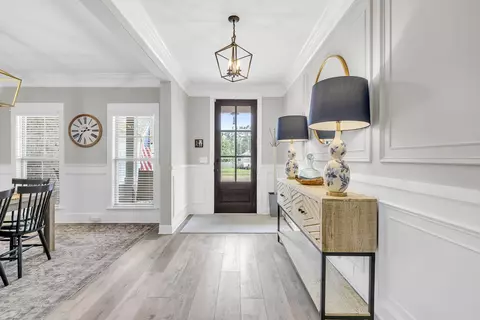 Entry Way - 355 Mill Pond Cv, Freeport, FL 32439 photo 1 of 4