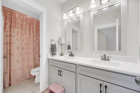 Bath - 355 Mill Pond Cv, Freeport, FL 32439 photo 4 of 4