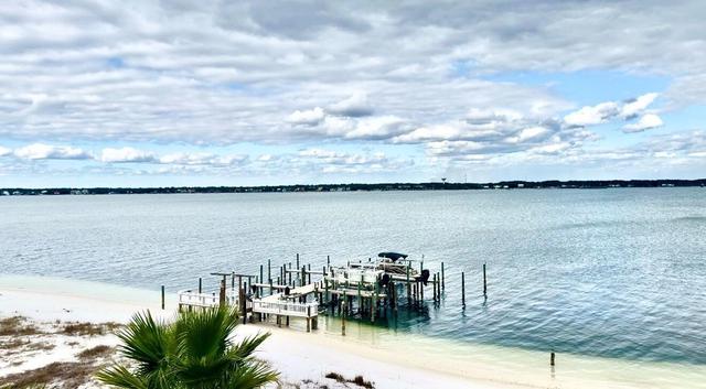 1440 Paradise Point Dr UNIT 4, Navarre, FL 32566