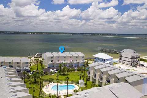 1440 Paradise Point Dr UNIT 4, Navarre, FL 32566