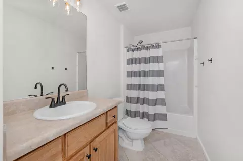Bath - 6362 Old River Rd, Baker, FL 32531 photo 1 of 3