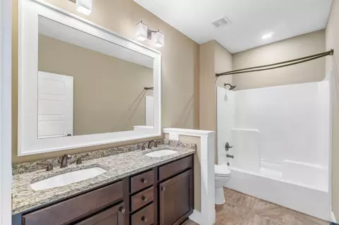 Bath - 6008 Trestle St, Crestview, FL 32536 photo 1 of 4