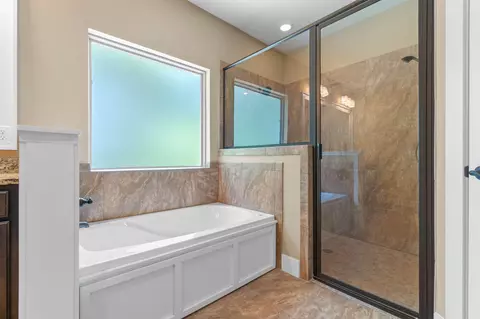 Bath - 6008 Trestle St, Crestview, FL 32536 photo 4 of 4