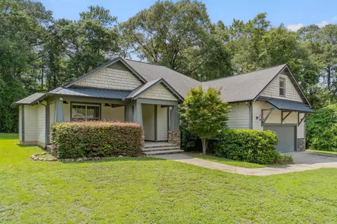 Exterior - 6008 Trestle St, Crestview, FL 32536 photo 2 of 7