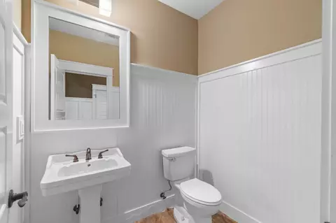 Bath - 6008 Trestle St, Crestview, FL 32536 photo 2 of 4