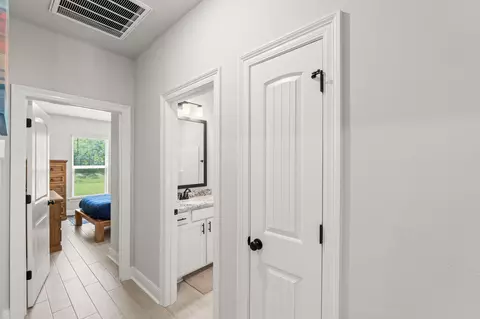 Entry Way - 132 E Tweet St, Freeport, FL 32439 photo 4 of 7