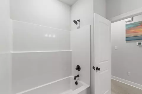 Bath - 132 E Tweet St, Freeport, FL 32439 photo 2 of 5