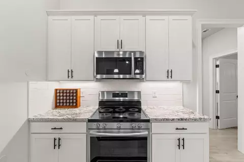 Kitchen - 132 E Tweet St, Freeport, FL 32439 photo 3 of 4