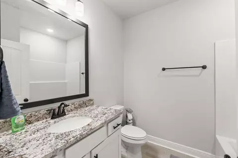 Bath - 132 E Tweet St, Freeport, FL 32439 photo 1 of 5