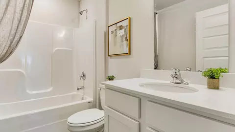 Bath - 9724 Dutton Ln, Milton, FL 32583 photo 3 of 4
