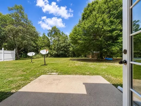 Exterior - 232 Swaying Pine Ct, Crestview, FL 32539 photo 3 of 4