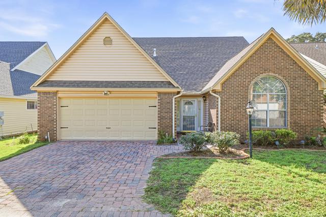 827 Fairway Lakes Dr, Niceville, FL 32578