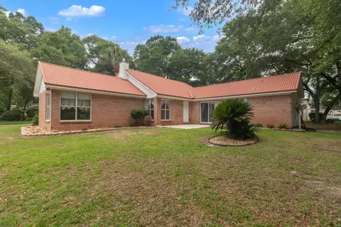 Exterior - 2765 Savannah Ln, Crestview, FL 32539 photo 3 of 7