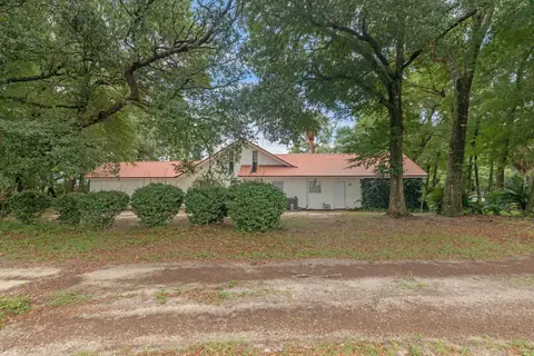 Exterior - 2765 Savannah Ln, Crestview, FL 32539 photo 5 of 7