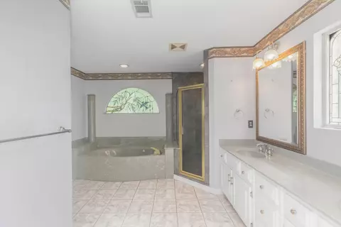 Bath - 2765 Savannah Ln, Crestview, FL 32539 photo 3 of 5