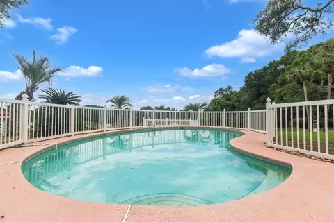 Exterior - 2765 Savannah Ln, Crestview, FL 32539 photo 2 of 7
