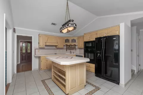 Kitchen - 2765 Savannah Ln, Crestview, FL 32539 photo 2 of 4
