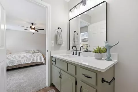 Bath - 2806 Wilson Ln, Crestview, FL 32539 photo 2 of 5