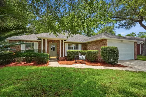 Exterior - 2806 Wilson Ln, Crestview, FL 32539 photo 2 of 7