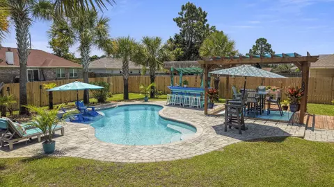 2408 Spur Ln, Gulf Breeze, FL 32563