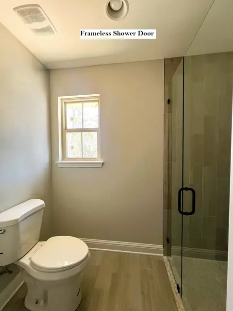 Bath - 2668 Brodie Ln, Crestview, FL 32536 photo 3 of 6