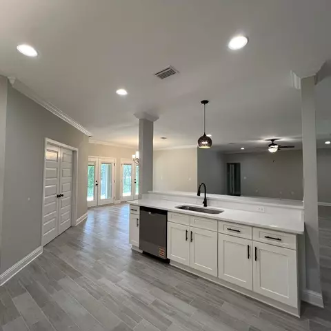 Kitchen - 2668 Brodie Ln, Crestview, FL 32536 photo 3 of 4