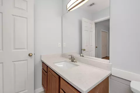 Bath - 609 Edney Ave, Crestview, FL 32536 photo 4 of 7