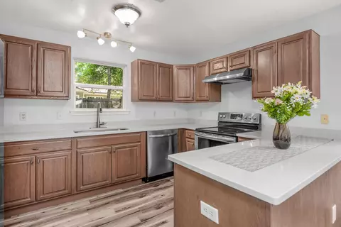 Kitchen - 609 Edney Ave, Crestview, FL 32536 photo 2 of 3