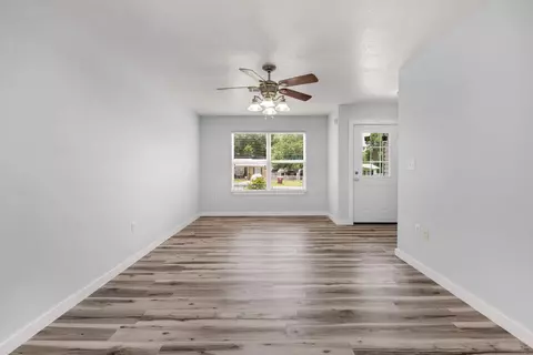 Living - 609 Edney Ave, Crestview, FL 32536 photo 3 of 6