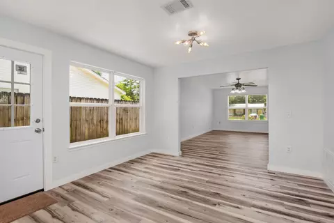Living - 609 Edney Ave, Crestview, FL 32536 photo 1 of 6