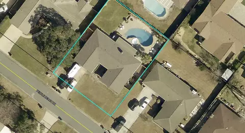18 Pebble Beach Dr, Shalimar, FL 32579
