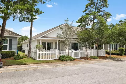 48 Sarona St, Freeport, FL 32439 photo 2