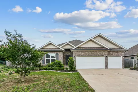 1129 Shoal River Dr, Crestview, FL 32539