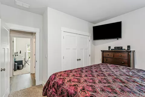 Bedroom - 1129 Shoal River Dr, Crestview, FL 32539 photo 4 of 5
