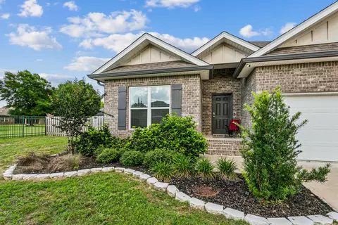 Exterior - 1129 Shoal River Dr, Crestview, FL 32539 photo 4 of 9