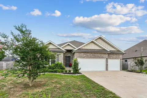 Exterior - 1129 Shoal River Dr, Crestview, FL 32539 photo 2 of 9