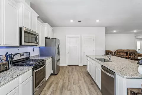 Kitchen - 1129 Shoal River Dr, Crestview, FL 32539 photo 2 of 3