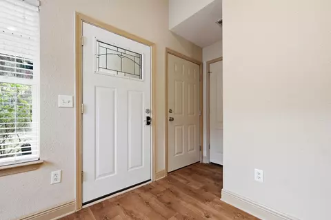 Entry Way - 5530 Royal St, Crestview, FL 32539 photo 2 of 6