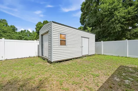 Exterior - 5530 Royal St, Crestview, FL 32539 photo 6 of 9