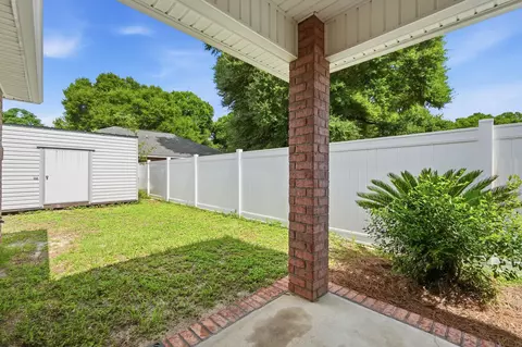 Exterior - 5530 Royal St, Crestview, FL 32539 photo 3 of 9