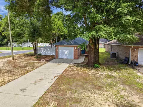 Exterior - 5530 Royal St, Crestview, FL 32539 photo 9 of 9