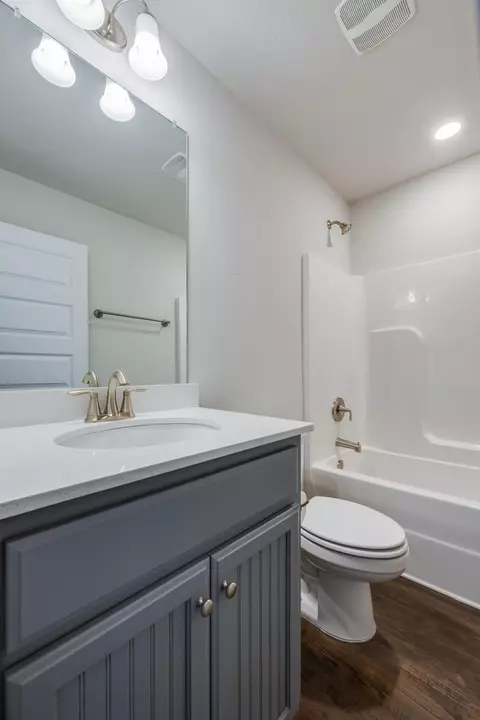 Bath - 5839 Crestlake Dr, Crestview, FL 32536 photo 2 of 2