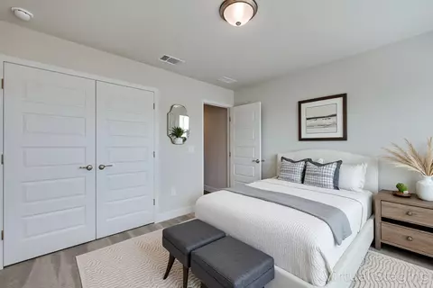 Bedroom - 5839 Crestlake Dr, Crestview, FL 32536 photo 2 of 6