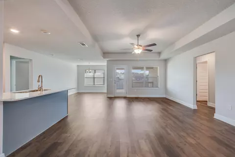 Living - 5839 Crestlake Dr, Crestview, FL 32536 photo 2 of 4