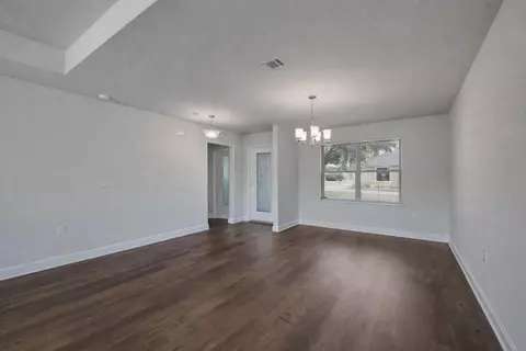 Living - 5839 Crestlake Dr, Crestview, FL 32536 photo 2 of 4
